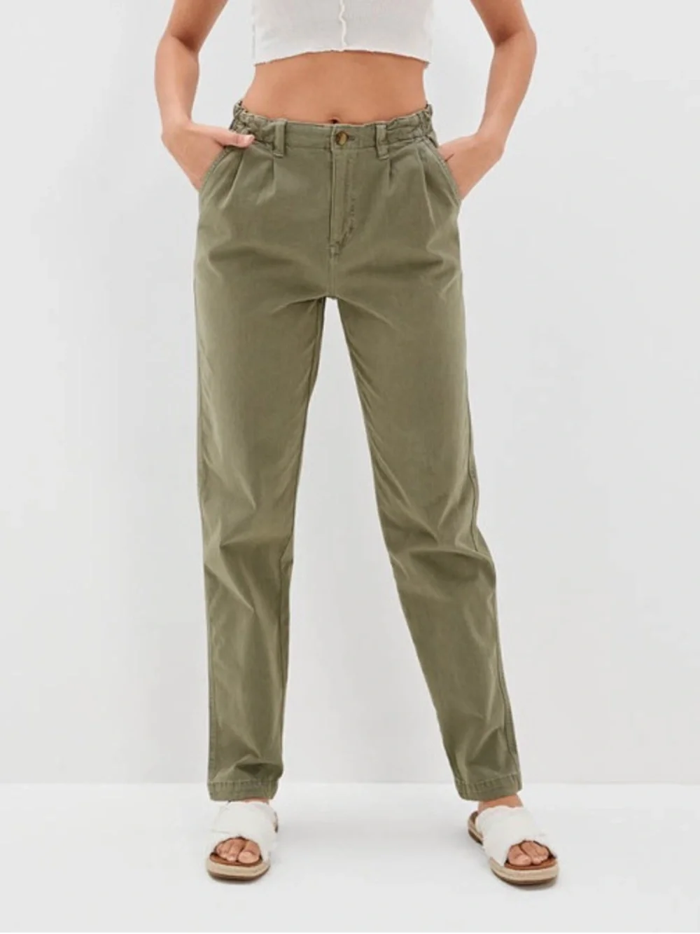 AMERICAN EAGLE Mom Pants In Green